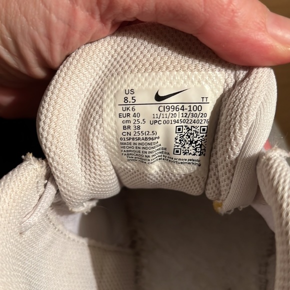 Nike cross training white womens sneakers - Picture 8 of 8